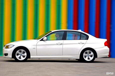 110123-BMW320dED-side-461