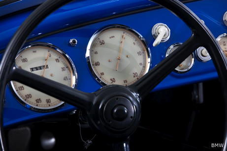 110713-BMW328-dash-461